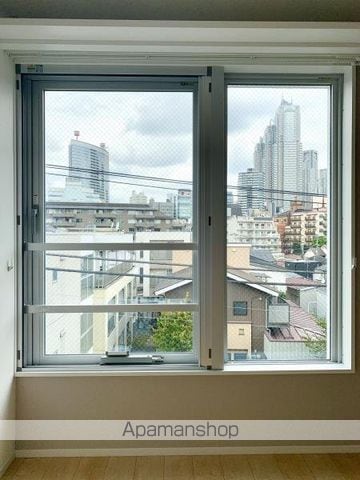 FARE代々木の内装写真
