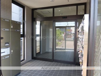 アドニス吉田[2LDK/62.6m2]のエントランス