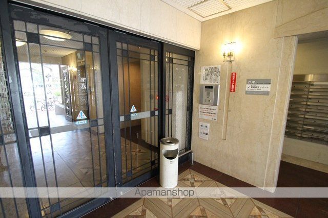 マイルド新大阪レジデンス3号館の玄関写真