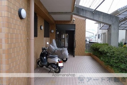 ロイヤルメゾン[2LDK/64.87m2]のエントランス3