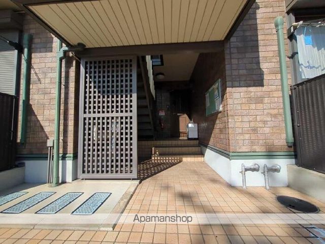 モア エクレール B棟の玄関写真
