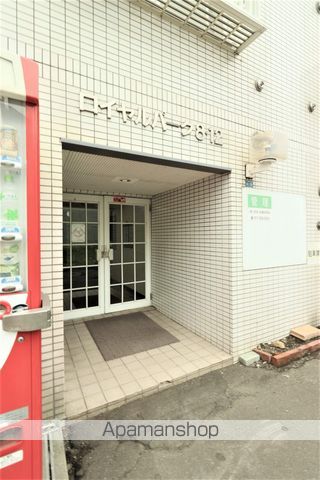 ロイヤルパーク8・12の玄関写真