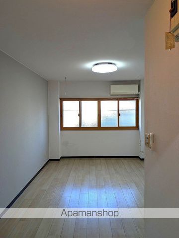 百小屋ビルの内装写真