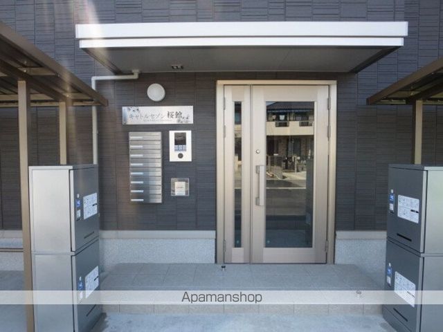 キャトルセゾン桜館の玄関写真