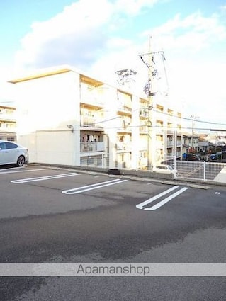 サニーブリーズ五日市観音Ⅱ[2LDK/56.78m2]の駐車場2