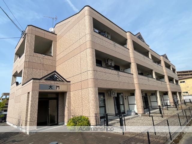 富山地鉄富山市内線 南富山駅前駅 徒歩11分 3階建 築17年の玄関写真