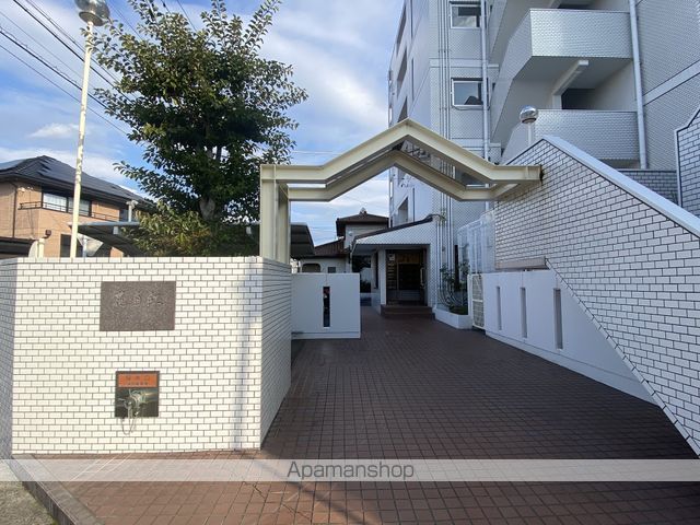 花自紅三郷マンションの玄関写真