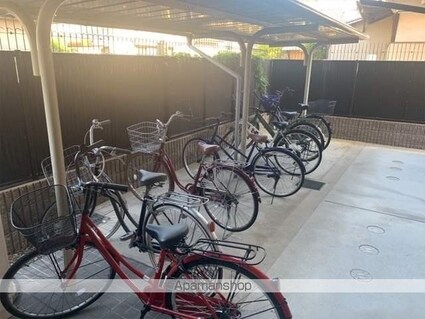 レオパレスアブリール３番館[1K/20.81m2]の駐車場1