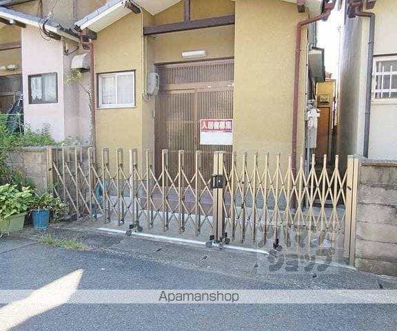 小野御所ノ内町貸家の玄関写真