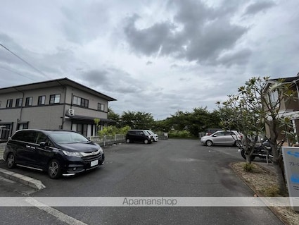 ブレ・リヴェールアンジュ[2DK/44.67m2]の駐車場3