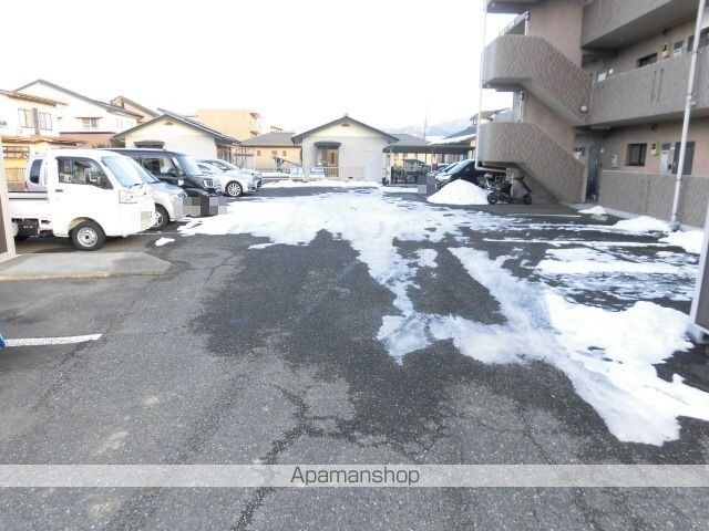 開運ハイツ南俣[1K/26.4m2]の駐車場