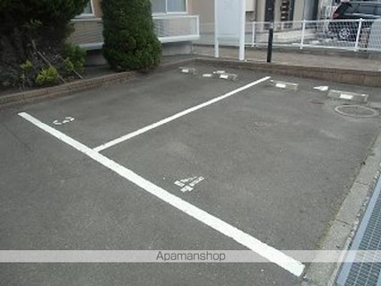 レオパレスリトル　フラワー[1K/23.72m2]の駐車場