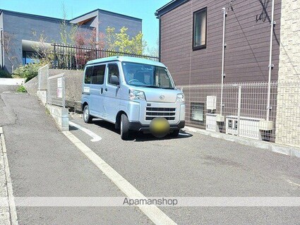 リバーサイド・Ａ[1R/27.67m2]の駐車場