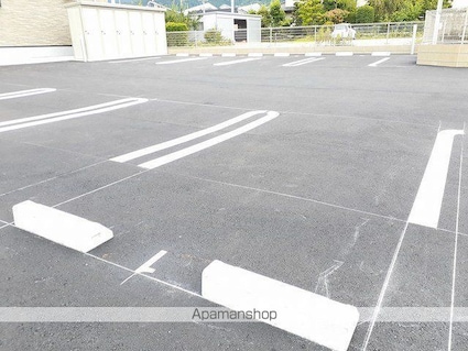 ヤマヨハイツ[1LDK/50.01m2]の駐車場