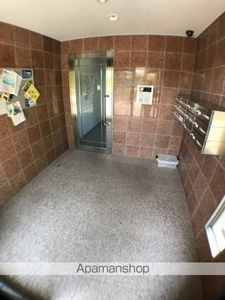 レジデンス・ジャパン３[2DK/45m2]のエントランス