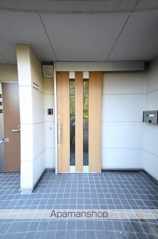 THE LERATOの玄関写真