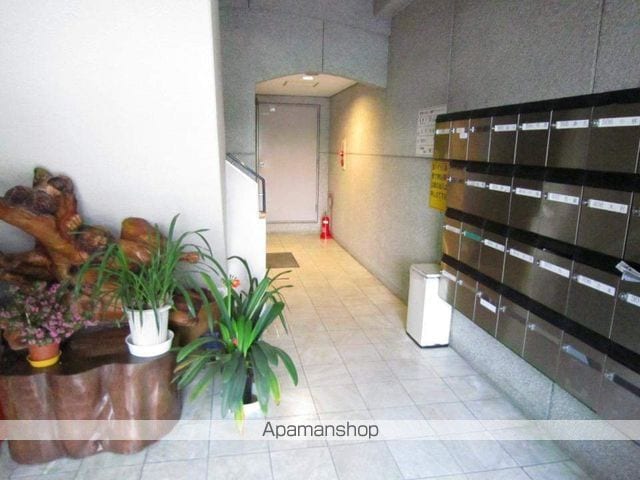 国際グランドハイツの玄関写真