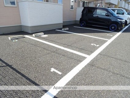 メリディアンなないろの里　参番館[1R/24.16m2]の駐車場