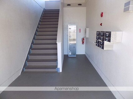 山伸ビル[1LDK/55.86m2]のエントランス