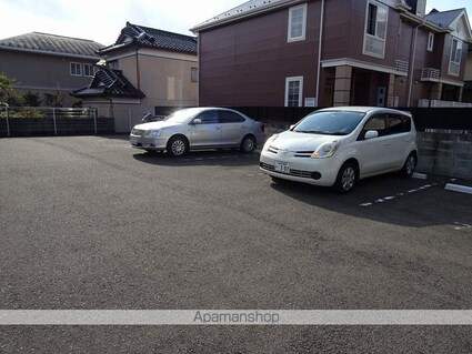 ボヌール南小泉[2LDK/48.03m2]の駐車場