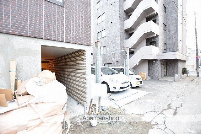 イングレッソ南7条の玄関写真