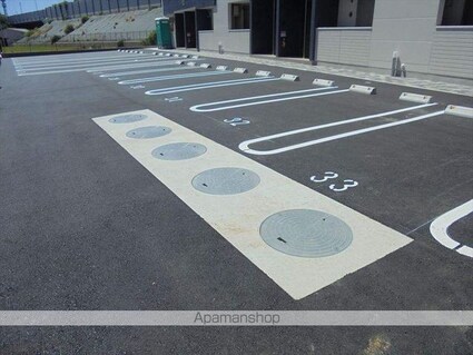 和歌山県和歌山市出島[1LDK/45.82m2]の駐車場2