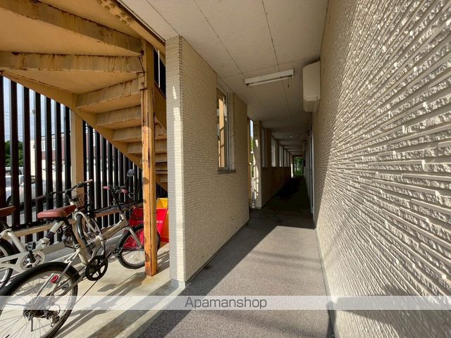 ユトリロ電信通の玄関写真