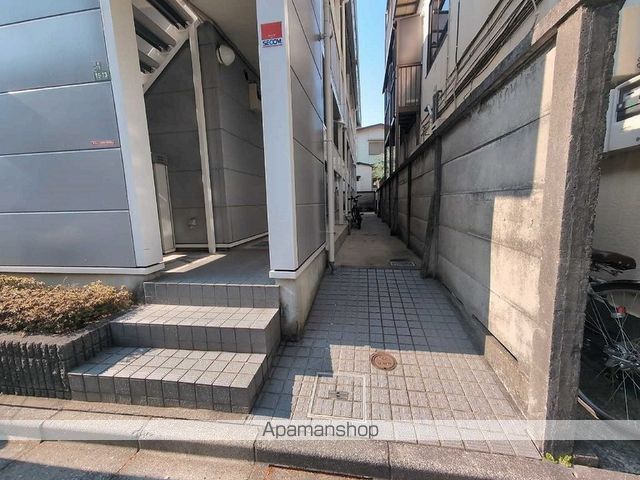 レオパレスROKAの玄関写真