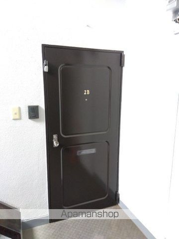 虹ヶ丘マンションの玄関写真