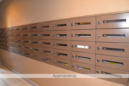 東京都中野区本町１丁目[3LDK/67.3m2]の共用部1