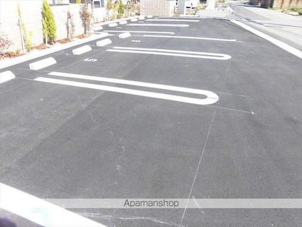 パルティールα[2LDK/56.68m2]の駐車場1