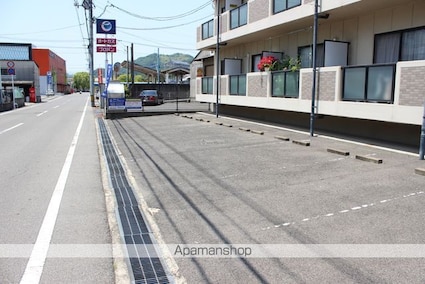 Ｆｏｒｅｓｔ皆実[1K/27.72m2]の駐車場1