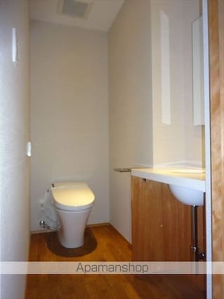 和歌山県和歌山市十番丁[2LDK/102.26m2]のトイレ