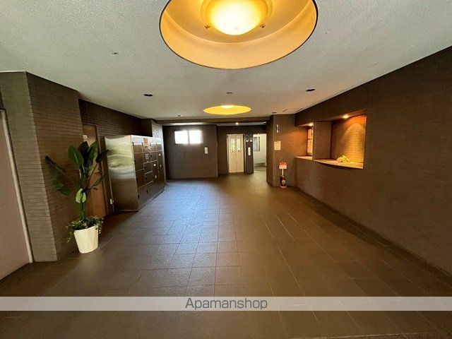 フレシア西宮の玄関写真