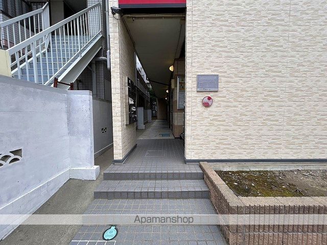 レオパレスボヌールの玄関写真