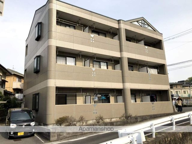 E.クレストの外観写真