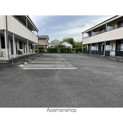 サープラス ヴィラージュAの外観写真