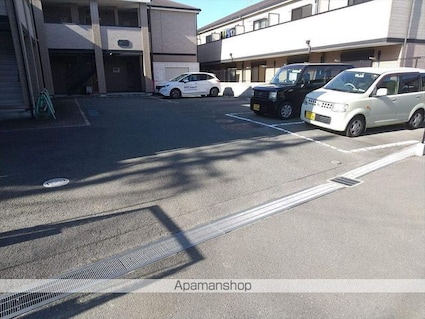 Ｍグラナート[1K/32m2]の駐車場