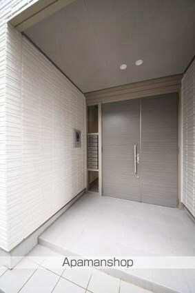 東京都八王子市大和田町６丁目[1LDK/40m2]のエントランス