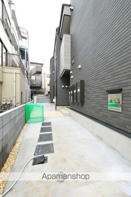 ハーモニーテラス仲宿Ⅲ[1R/10.56m2]のエントランス