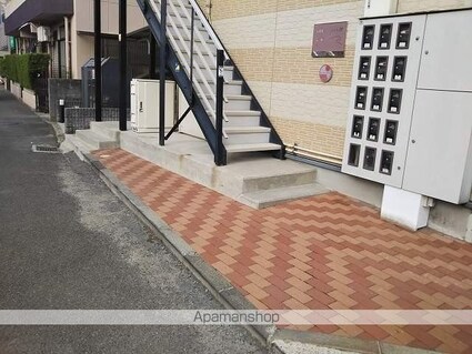 レオパレスラ　プランタン　Ⅱ[1K/19.87m2]のエントランス1