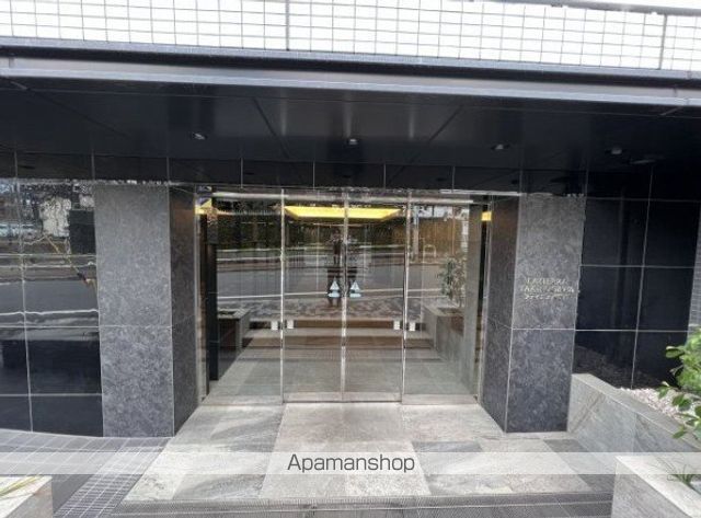 ラティエラ滝野川の玄関写真
