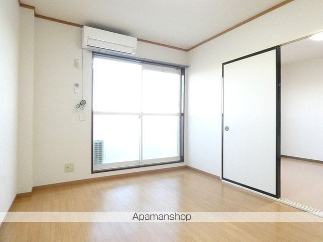 SURPLUS睦の内装写真