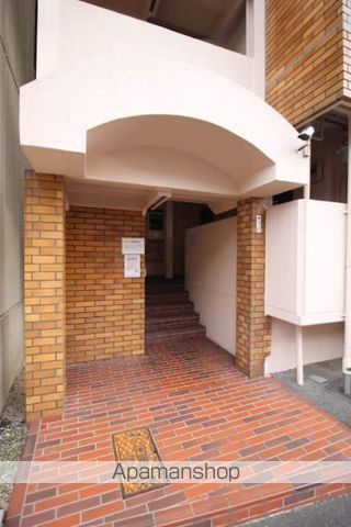 メゾン岡町の玄関写真