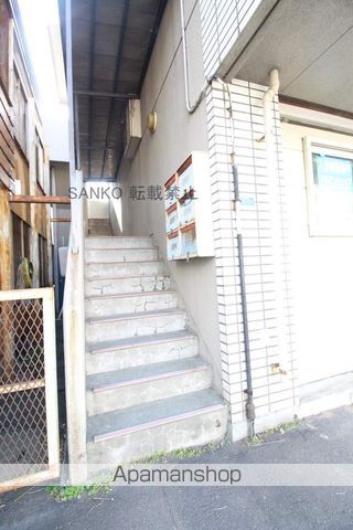 丸岡ビルの玄関写真