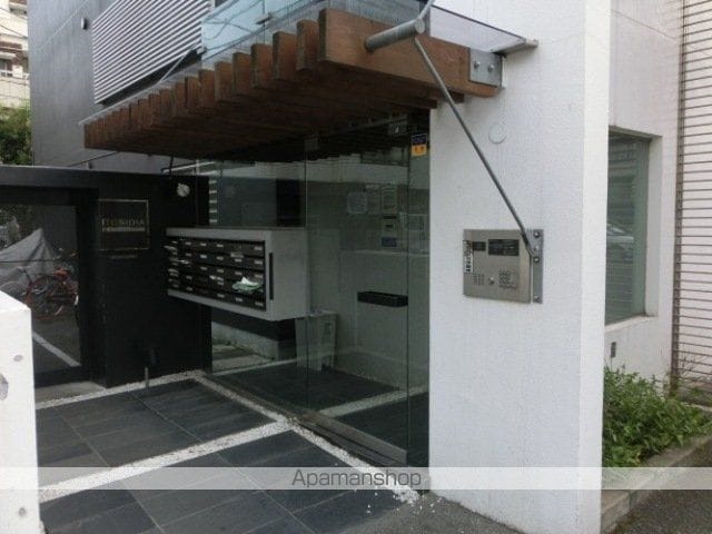 レジディア北新宿の外観写真