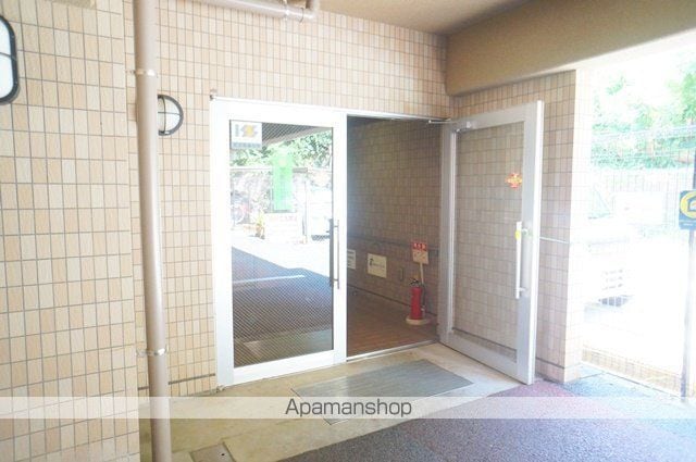 フローラ新横浜の玄関写真