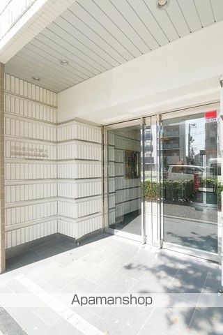 PREMIUM CUBE G 駒沢大学の玄関写真