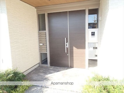 和歌山県和歌山市小雑賀[2LDK/62.03m2]のエントランス