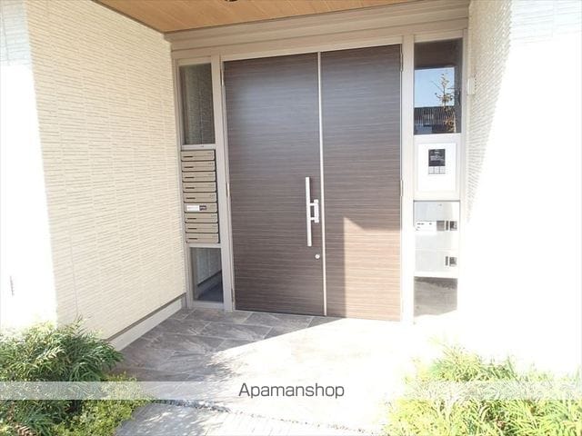 和歌山県和歌山市小雑賀[2LDK/62.03m2]のエントランス